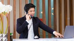 Receptionist