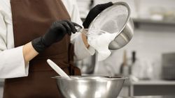 Pastry Commis