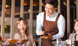Host / Hostess